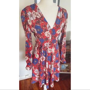Red floral long sleeve, flowy dress, zip up back, tie waist detail, flowy skirt